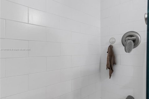 House in Sunrise, Florida 3 bedrooms, 140.1 sq.m. № 1923895 - photo 16