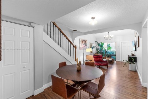 House in Sunrise, Florida 3 bedrooms, 140.1 sq.m. № 1923895 - photo 5