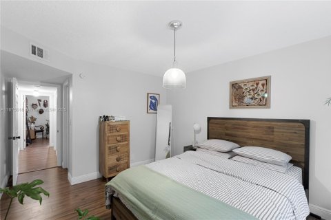 House in Sunrise, Florida 3 bedrooms, 140.1 sq.m. № 1923895 - photo 24