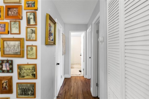 House in Sunrise, Florida 3 bedrooms, 140.1 sq.m. № 1923895 - photo 19