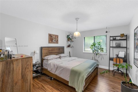 House in Sunrise, Florida 3 bedrooms, 140.1 sq.m. № 1923895 - photo 25