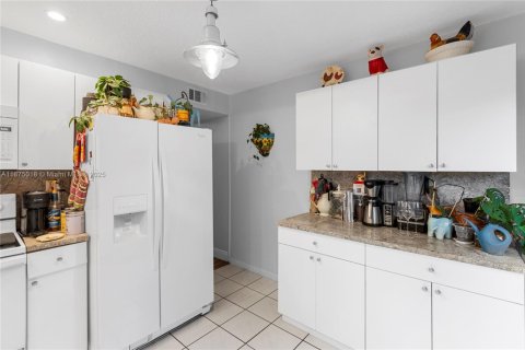 House in Sunrise, Florida 3 bedrooms, 140.1 sq.m. № 1923895 - photo 7