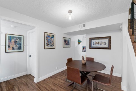 House in Sunrise, Florida 3 bedrooms, 140.1 sq.m. № 1923895 - photo 6