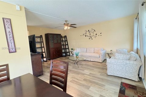 Copropriété à vendre à Deerfield Beach, Floride: 2 chambres, 79.9 m2 № 2265689 - photo 3