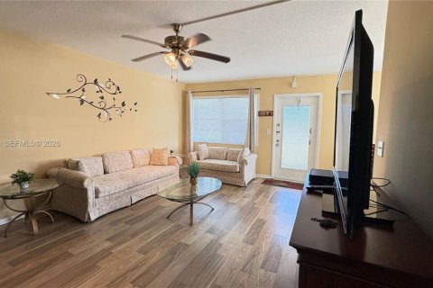 Copropriété à vendre à Deerfield Beach, Floride: 2 chambres, 79.9 m2 № 2265689 - photo 2
