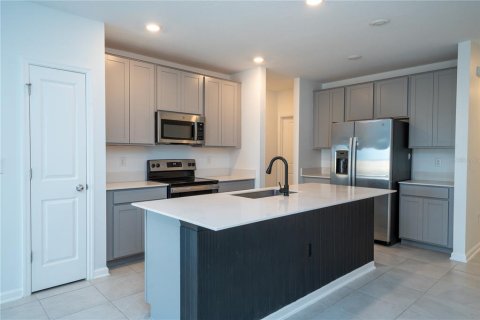 House in Davenport, Florida 3 bedrooms, 133.04 sq.m. № 1912151 - photo 3