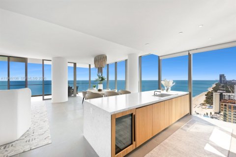 Condo à Hallandale Beach, Floride, 3 chambres  № 2273499
