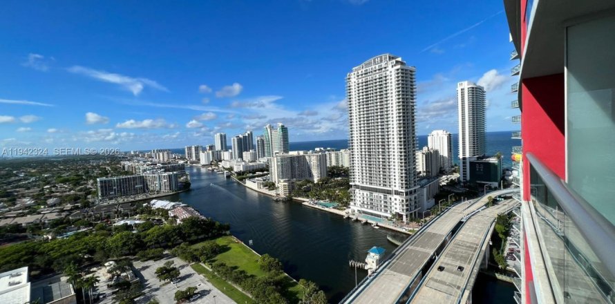 Кондоминиум с 2 спальнями в Халландейл-Бич, Флорида № 2001923