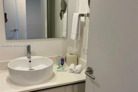 Купить кондоминиум в Халландейл-Бич, Флорида 2 спальни, 96.34м2, № 2001923 - фото 13