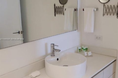 Купить кондоминиум в Халландейл-Бич, Флорида 2 спальни, 96.34м2, № 2001923 - фото 11