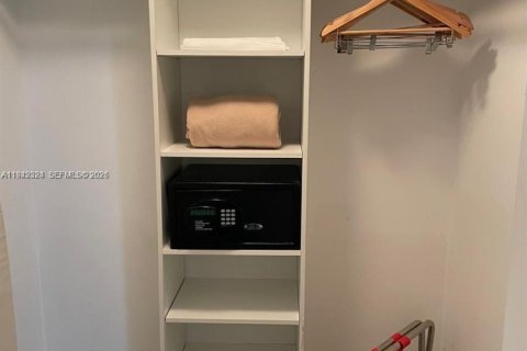 Купить кондоминиум в Халландейл-Бич, Флорида 2 спальни, 96.34м2, № 2001923 - фото 14