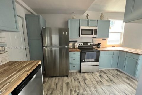 Casa en venta en Miami, Florida, 2 dormitorios, 79.71 m2 № 1868344 - foto 2