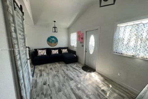 Casa en venta en Miami, Florida, 2 dormitorios, 79.71 m2 № 1868344 - foto 3