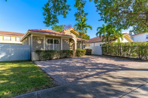 Casa en venta en Homestead, Florida, 3 dormitorios, 149.85 m2 № 2027200 - foto 2