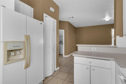 Casa en venta en Homestead, Florida, 3 dormitorios, 149.85 m2 № 2027200 - foto 5