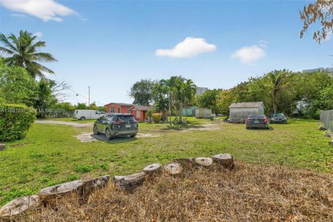 Immobilier commercial à vendre à Miami, Floride № 2049585 - photo 12