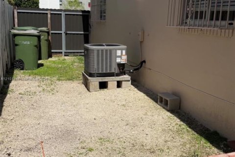 Casa en alquiler en Homestead, Florida, 8 dormitorios, 430.97 m2 № 2404155 - foto 19