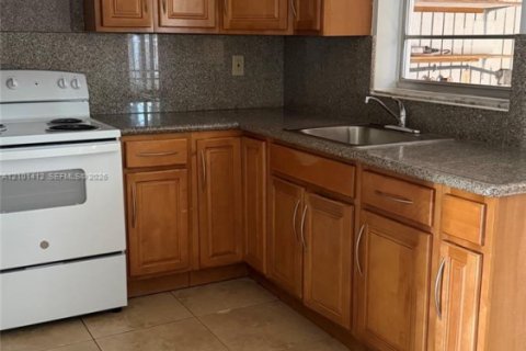 Casa en alquiler en Homestead, Florida, 8 dormitorios, 430.97 m2 № 2404155 - foto 6