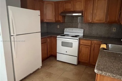 Casa en alquiler en Homestead, Florida, 8 dormitorios, 430.97 m2 № 2404155 - foto 4