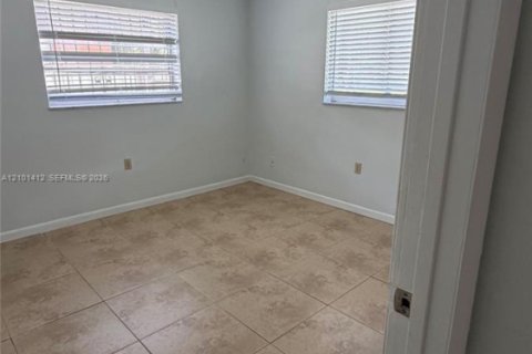 Casa en alquiler en Homestead, Florida, 8 dormitorios, 430.97 m2 № 2404155 - foto 7