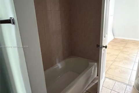 Casa en alquiler en Homestead, Florida, 8 dormitorios, 430.97 m2 № 2404155 - foto 12