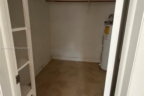 Casa en alquiler en Homestead, Florida, 8 dormitorios, 430.97 m2 № 2404155 - foto 14
