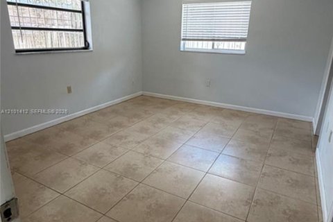 Casa en alquiler en Homestead, Florida, 8 dormitorios, 430.97 m2 № 2404155 - foto 13