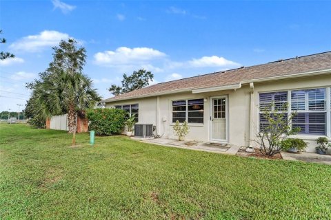 Condo in New Port Richey, Florida, 2 bedrooms  № 2383335 - photo 21