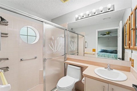 Condo in New Port Richey, Florida, 2 bedrooms  № 2383335 - photo 15