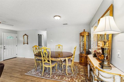 Condo in New Port Richey, Florida, 2 bedrooms  № 2383335 - photo 6