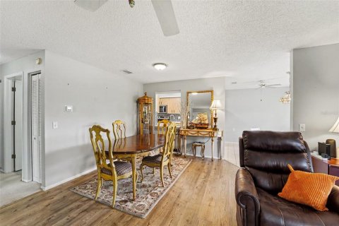 Condo in New Port Richey, Florida, 2 bedrooms  № 2383335 - photo 5