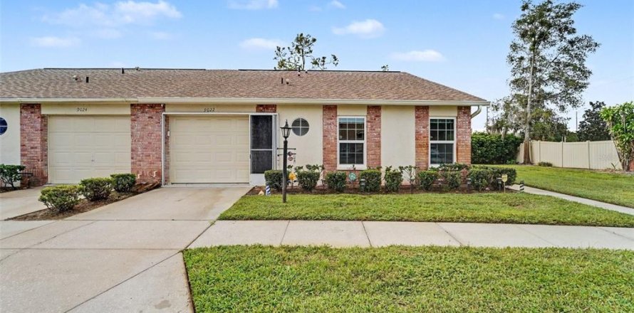 Condo in New Port Richey, Florida, 2 bedrooms  № 2383335