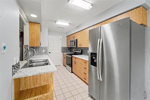 Condo in New Port Richey, Florida, 2 bedrooms  № 2383335 - photo 10