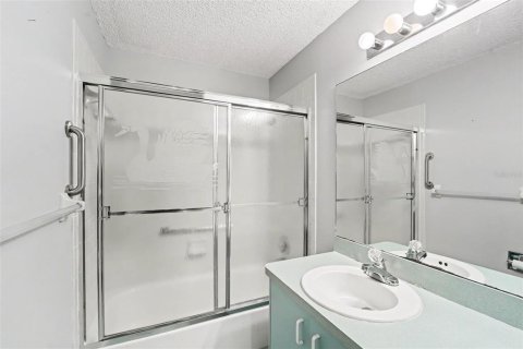 Condo in New Port Richey, Florida, 2 bedrooms  № 2383335 - photo 17