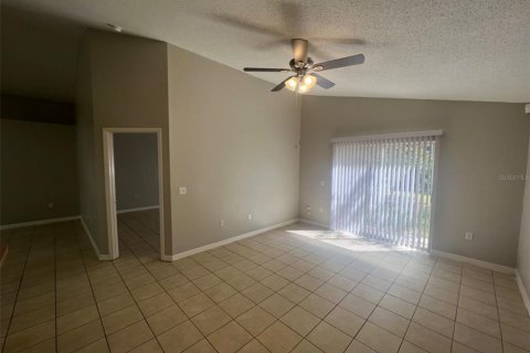 House in Poinciana, Florida 3 bedrooms, 150.41 sq.m. № 2379010 - photo 12