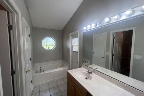 House in Poinciana, Florida 3 bedrooms, 150.41 sq.m. № 2379010 - photo 22