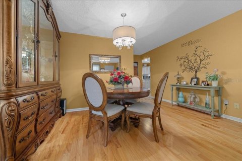House in Ocala, Florida 2 bedrooms, 145.95 sq.m. № 1910571 - photo 8