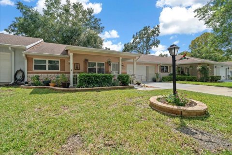 House in Ocala, Florida 2 bedrooms, 145.95 sq.m. № 1910571 - photo 1