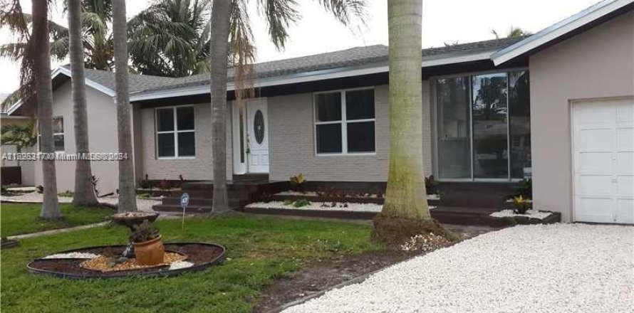 Casa en Hollywood, Florida 4 dormitorios, 250.84 m2 № 1859710