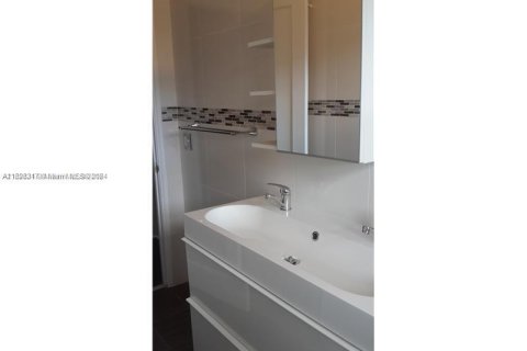Casa en venta en Hollywood, Florida, 4 dormitorios, 250.84 m2 № 1859710 - foto 25