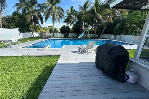 Casa en venta en Hollywood, Florida, 4 dormitorios, 250.84 m2 № 1859710 - foto 10