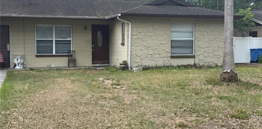 House in Brandon, Florida 4 bedrooms, 128.11 sq.m. № 1755563