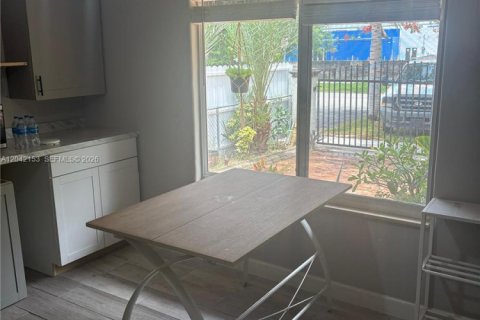 Villa ou maison à louer à Miami, Floride: 1 chambre, 233.18 m2 № 2184190 - photo 3
