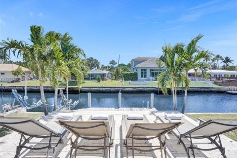 House in Boca Raton, Florida 3 bedrooms, 144.83 sq.m. № 2003021