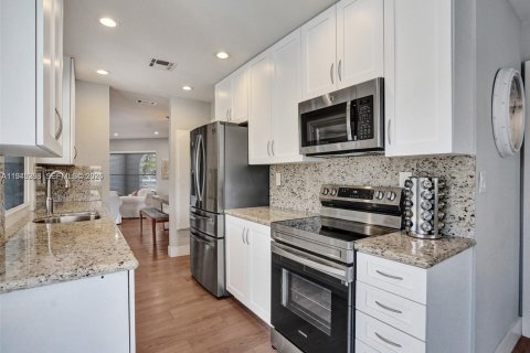 House in Boca Raton, Florida 3 bedrooms, 144.83 sq.m. № 2003021 - photo 18