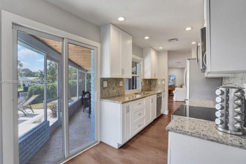 House in Boca Raton, Florida 3 bedrooms, 144.83 sq.m. № 2003021 - photo 17