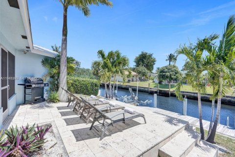 House in Boca Raton, Florida 3 bedrooms, 144.83 sq.m. № 2003021 - photo 2