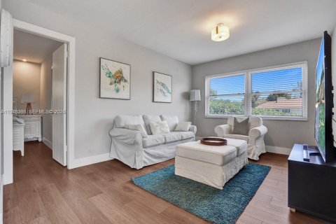 House in Boca Raton, Florida 3 bedrooms, 144.83 sq.m. № 2003021 - photo 15