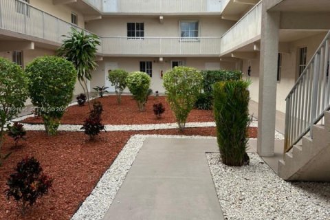 Copropriété à louer à Hialeah, Floride: 2 chambres, 96.71 m2 № 1976668 - photo 3
