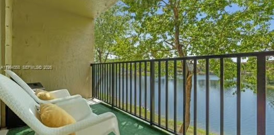 Condominio en Miami, Florida, 2 dormitorios  № 2055922